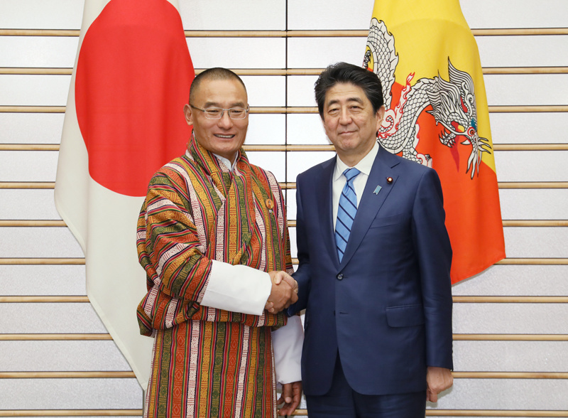 安倍总理在总理大臣官邸与不丹王国首相策林·托杰举行了首脑会谈等。