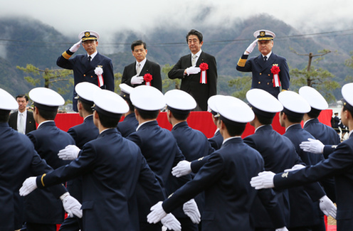 安倍总理出席了位于京都府舞鹤市的海上保安学校的毕业典礼。