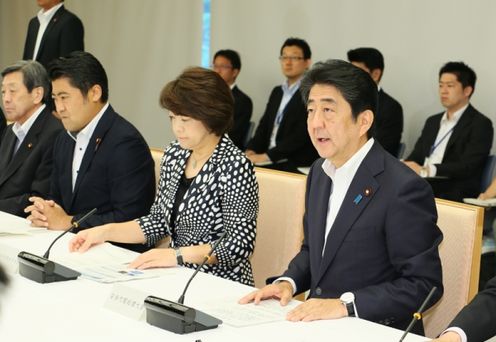 安倍总理在总理大臣官邸召开了第15次综合海洋政策本部会议。