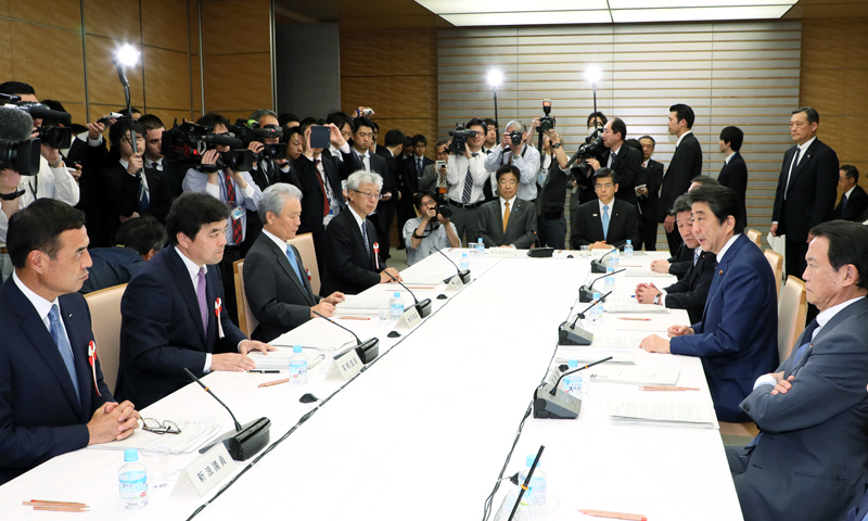 安倍总理召开了2018年第3次经济财政咨询会议。