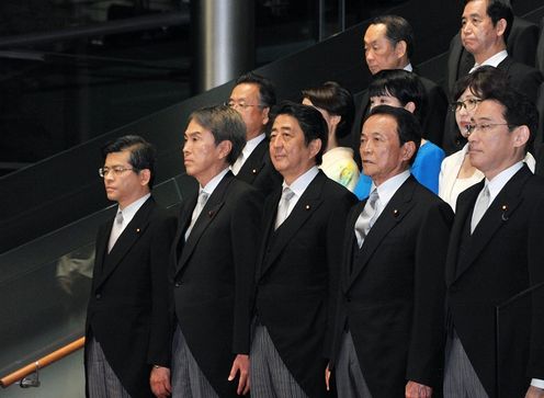 安倍总理在第97代安倍总理初期内阁成立后，进行了第2届内阁改造。