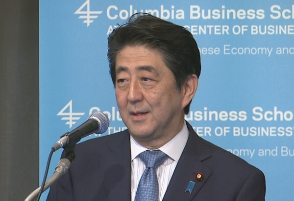 安倍总理出席了在东京都内举行的哥伦比亚大学商学院日本经济与商业研究中心创立30周年纪念研讨会。