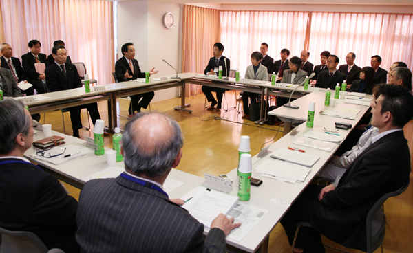 野田总经理视察了千叶县柏市的住宅区。