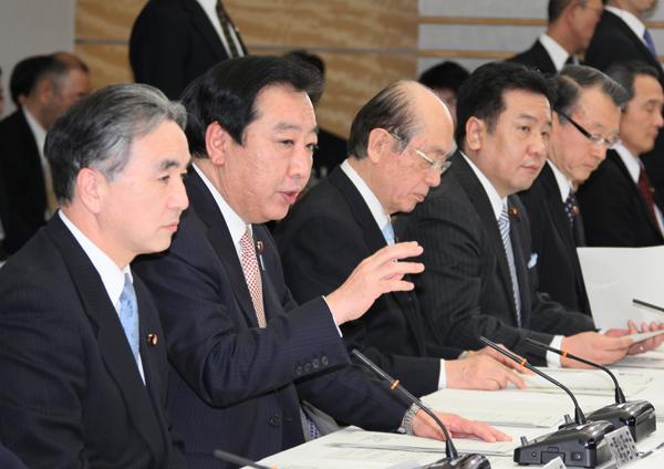 野田总理在总理大臣官邸召开了第一次复兴推进会议。