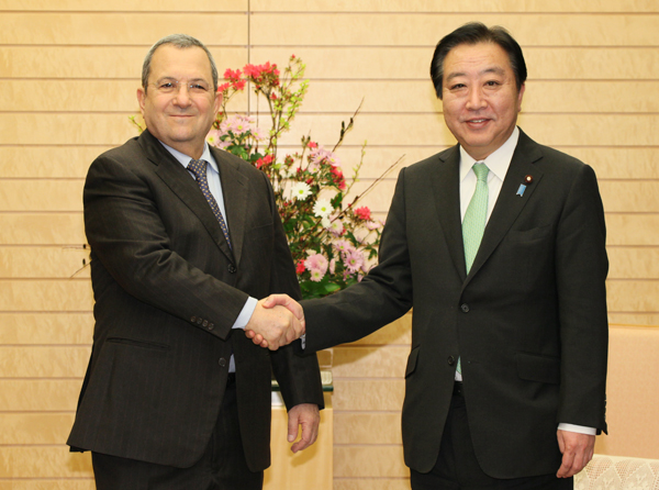 野田总理在总理大臣官邸接见了以色列副总理兼国防部长埃胡德•巴拉克。