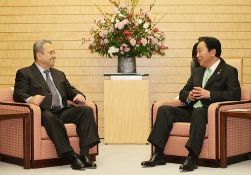 野田总理在总理大臣官邸接见了以色列副总理兼国防部长埃胡德•巴拉克。