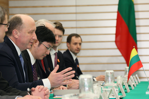 野田总理在总理大臣官邸与立陶宛共和国安德留斯•库比留斯总理进行了会谈。