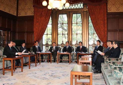 野田总理在国会内出席了冲绳相关阁僚会议。
