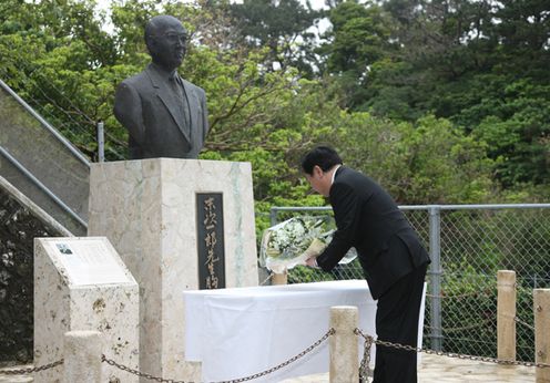 野田总理访问了冲绳县。