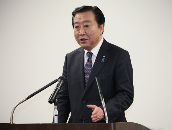 从昨日起访问冲绳县的野田总理，在冲绳县政府与仲井真弘多知事进行了会谈。