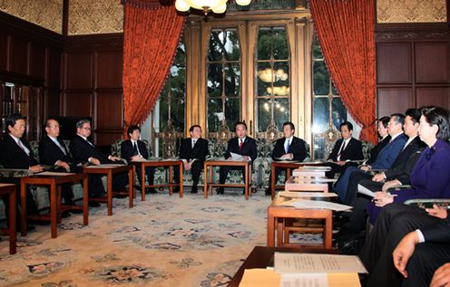 野田总理在国会内召开了第2次行政改革实行本部的会议。
