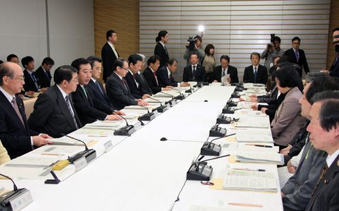 野田总理在总理大臣官邸出席了第40次男女共同参与会议。