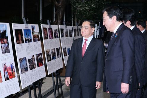 野田总理在总理大臣官邸与老挝人民民主共和国通邢•塔马冯总理举行了会谈。