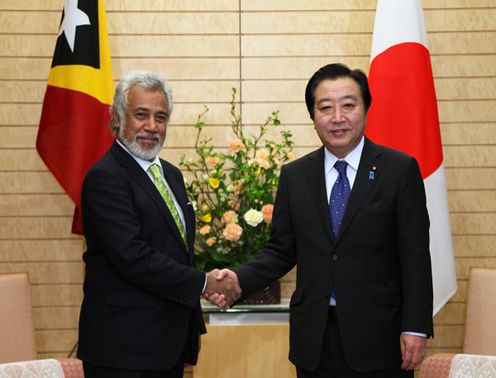 野田总理在总理大臣官邸与东帝汶民主共和国夏纳纳•古斯芒总理举行了会谈。会谈后，野田总理参加了签字仪式。