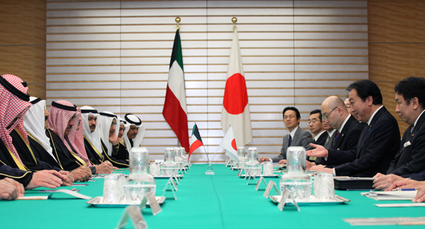 野田总理在总理大臣官邸与科威特国国家元首萨巴赫•艾哈迈德•贾比尔•萨巴赫进行了会谈。