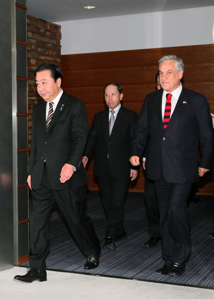 野田总理在总理大臣官邸与智利共和国总统塞瓦斯蒂安•皮涅拉•埃切尼克举行了会谈。