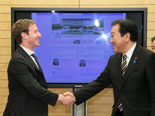 野田总理来到了长岛总理辅佐官接见facebook创始人兼CEO马克•扎克伯格的会场。