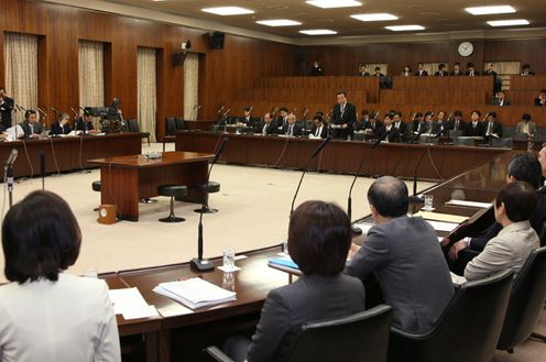 野田总理出席了参议院总务委员会以及参议院财政金融委员会。