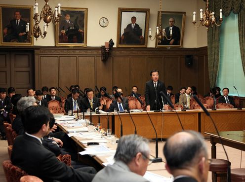 野田总理出席了参议院总务委员会以及参议院财政金融委员会。
