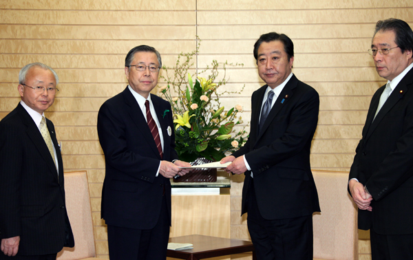 野田总理在总理大臣官邸接受了福岛县双叶地方町村会的要求。