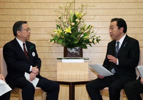 野田总理在总理大臣官邸接受了福岛县双叶地方町村会的要求。