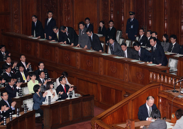 野田总理出席了参议院预算委员会、参议员全体会议及众议院全体会议。