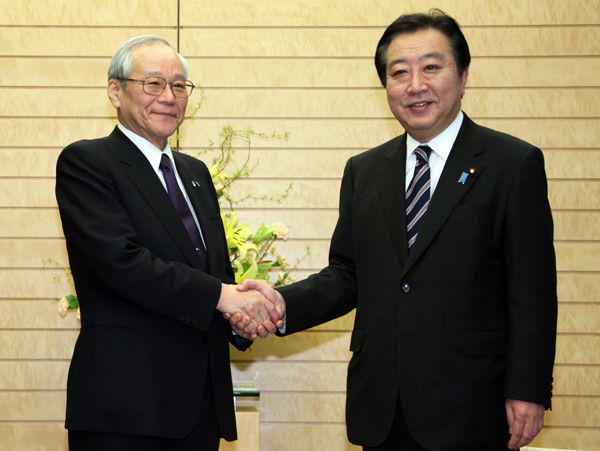 野田总理在总理大臣官邸接见了日本医师会横仓义武会长。