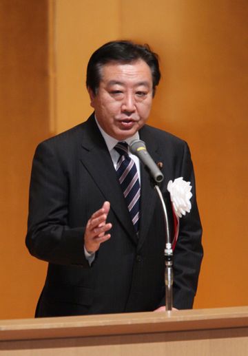 野田总理出席在东京都内举行的第46届国家公务员联合初任研修结业典礼，并作了训示。