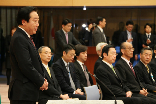 野田总理出席了在总理大臣官邸举行的“争创食品与地区的〈纽带〉”活动评选证书颁发仪式并发表讲话表示祝贺。