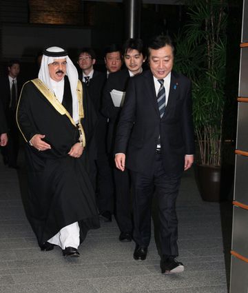 野田总理在总理大臣官邸与巴林哈马德•本•伊萨•阿勒哈利法国王举行了会谈。