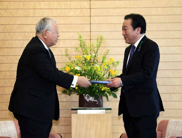 野田总理在总理官邸接受了欧日商业领袖圆桌会议共同主席米仓弘昌的拜会。