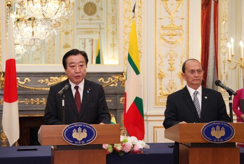 野田总理出席了在赤坂迎宾馆举行的日本与湄公河流域5国（柬埔寨、老挝、缅甸、泰国、越南）首脑会议。