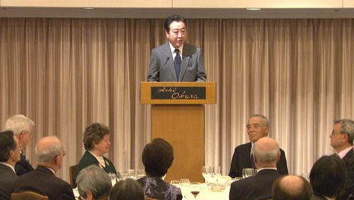 野田总理出席了在东京都内宾馆举行的第43次三边委员会东京总会，并作了致辞。