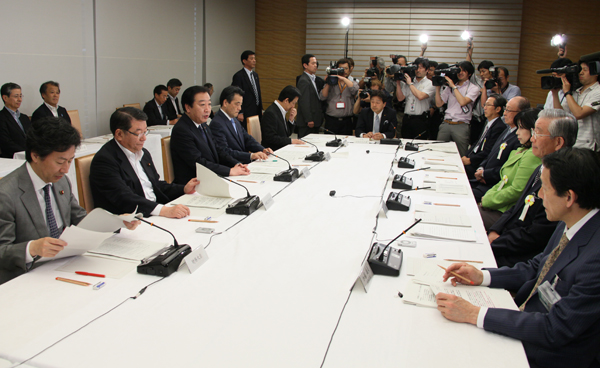 野田总理在总理官邸召开了第27次行政刷新会议。