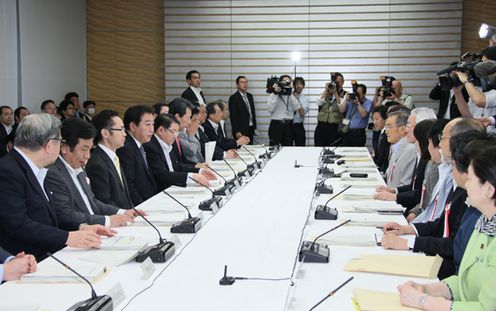 野田总理在总理官邸召开了知识产权战略本部会议，决定了“知识产权推进计划2012”。