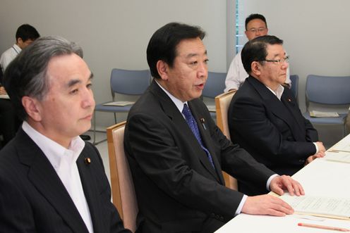 野田总理在总理官邸出席了复兴推进委员会会议。