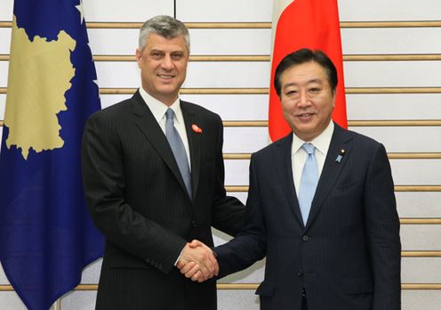 野田总理在总理官邸与科索沃共和国总理哈辛・塔奇举行了会谈。