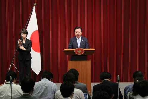 野田总理在总理官邸就大饭核电站3号和4号机组重启问题举行了记者招待会。