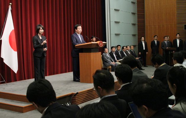 野田总理在总理官邸就大饭核电站3号和4号机组重启问题举行了记者招待会。