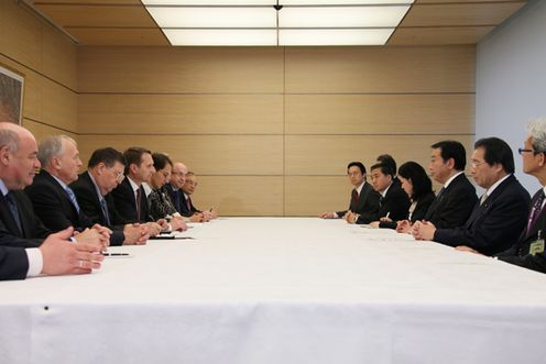 野田总理在总理大臣官邸接受了俄罗斯联邦国家杜马主席谢尔盖•纳雷什金的拜会。