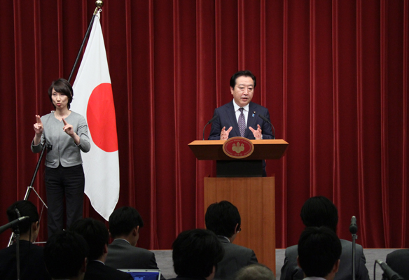 社会保障和税制一体化改革相关法案在众议院全体会议通过之后，野田总理在总理大臣官邸举行了记者招待会。