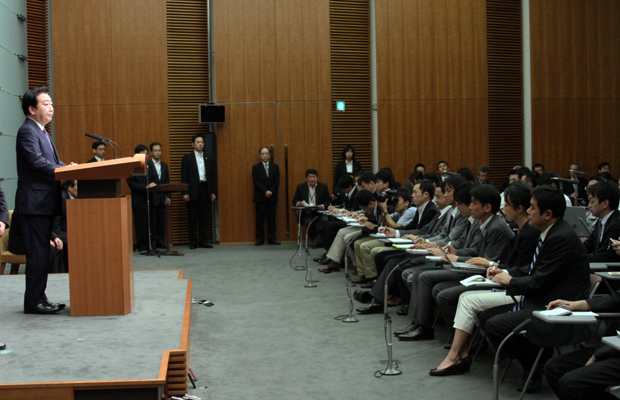 社会保障和税制一体化改革相关法案在众议院全体会议通过之后，野田总理在总理大臣官邸举行了记者招待会。