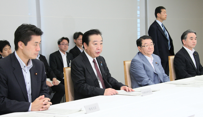 野田总理在总理大臣官邸召开了有关推进灾害废弃物处理的相关阁僚会议。