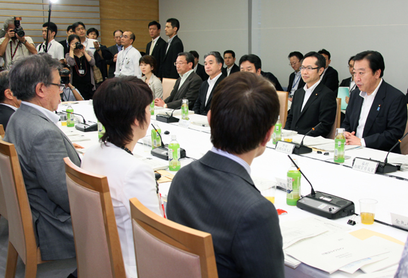 野田总理在总理大臣官邸召开了高度信息通信网络社会推进战略本部（IT战略本部）第57次会议。
