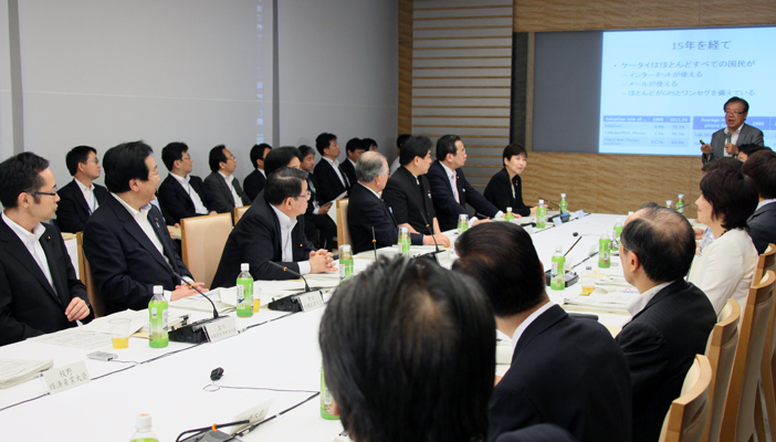 野田总理在总理大臣官邸召开了高度信息通信网络社会推进战略本部（IT战略本部）第57次会议。