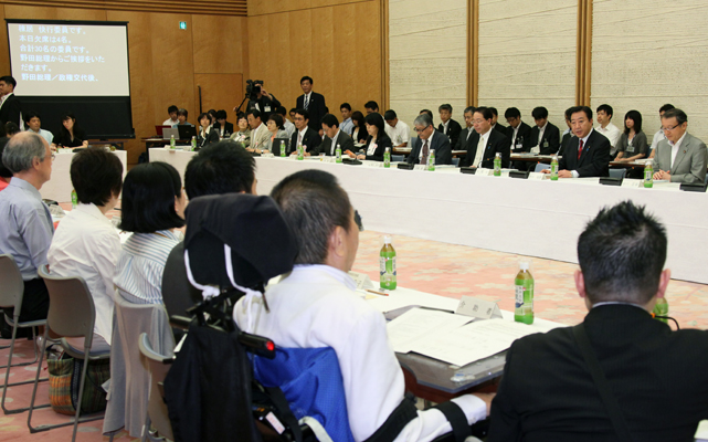 野田总理出席了在总理大臣官邸召开的第1次残疾人政策委员会。