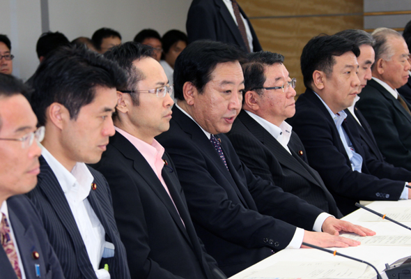 野田总理出席了在总理大臣官邸召开的有关电力供需研究会议、能源与环境会议的联席会议。