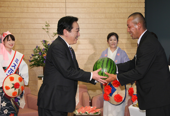 野田总理在总理大臣官邸接受了山形观光相关人员的拜会。