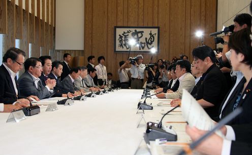 野田总理在总理大臣官邸召开了第7次行政改革实行本部会议。