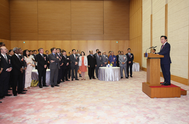 野田总理在总理大臣官邸主持了与在京伊斯兰国家外交使团的开斋节。